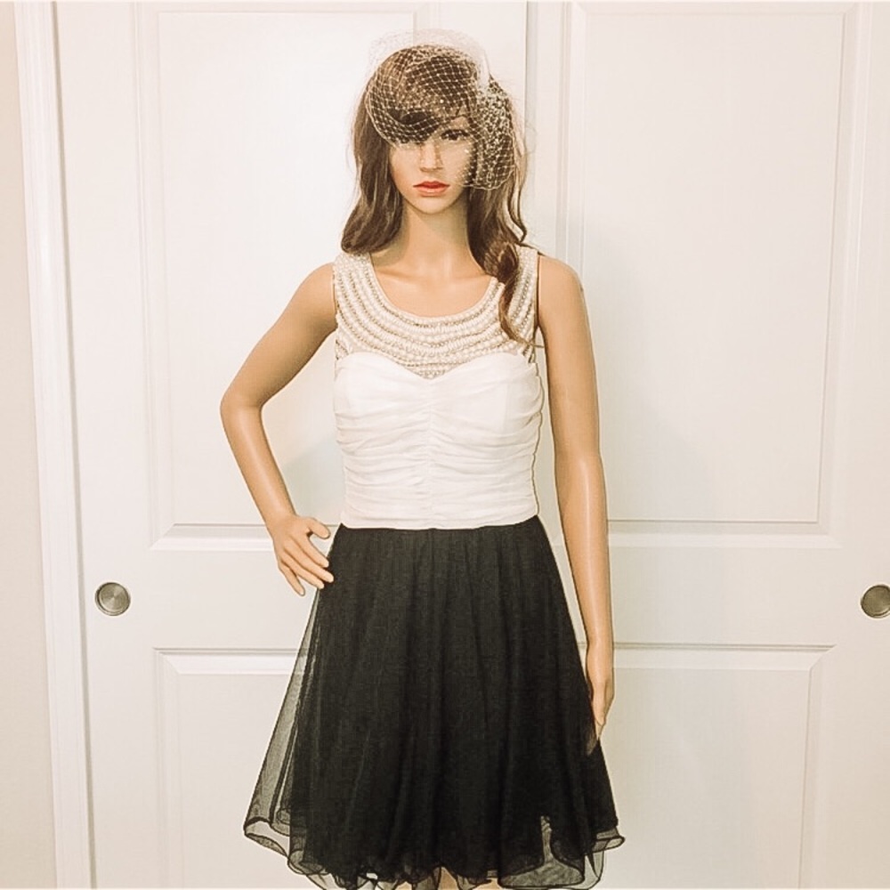👗 *HP* Elegant pearl neckline cocktail dress!